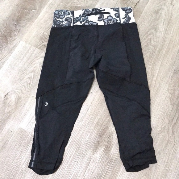 Lululemon Black Crop Leggings Size 6 - Picture 1 of 6